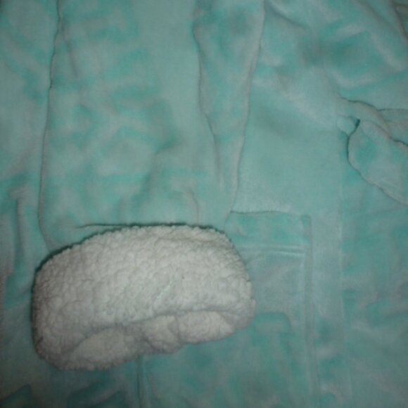 PINK Victoria’s Secret Plush Robe – Light Blue w/ Pink Prints – XS - Picture 14 of 14